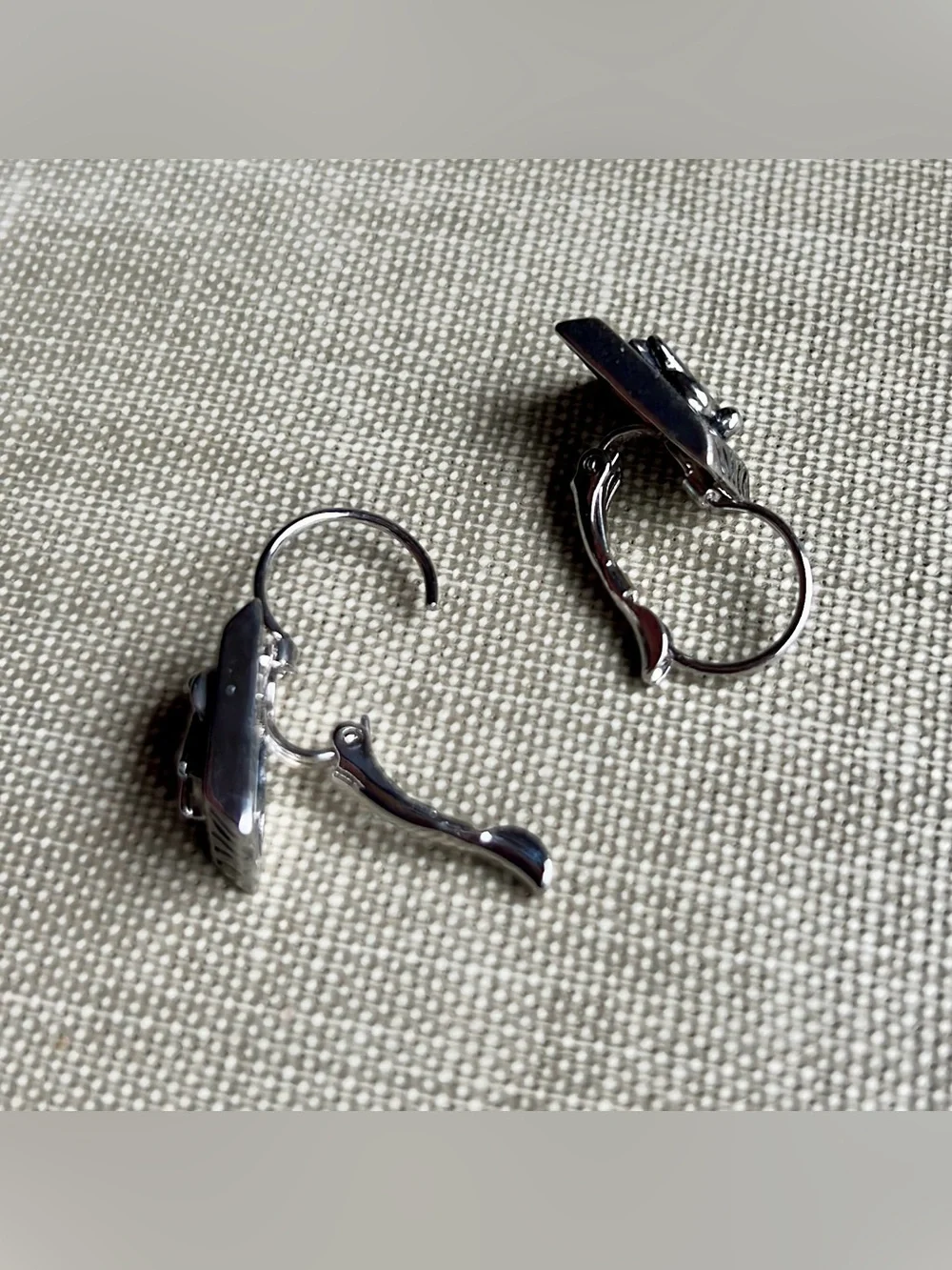 Women’s Silver Tone Embossed Angel Textured Accent rectangular Earrings NWOT